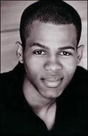 Comment s'appelle le petit ami de Claire ?