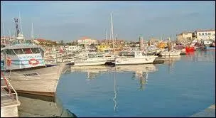 Pour finir, je vous emmne  Saint-Pierre-d'Olron ( Charente-Maritime ). La commune est chef-lieu ...