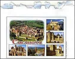 Je vous envoie une carte postale de Carcassonne ( Aude ). Cette ville est chef-lieu ...