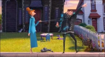 Comment s'appelle l'arme qu'utilise Lucie sur l'image ?