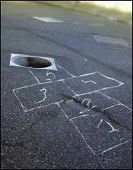 Ne tombez pas ! En parlant de rcration, la marelle est aussi appele :