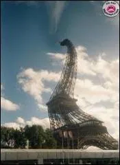 Gare aux torticolis ! La tour Eiffel est-elle un gratte-ciel ?