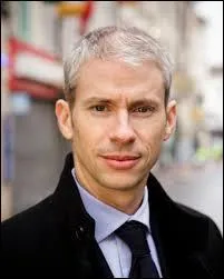 Franck Riester est le maire d'une ville qui doit sa renomme  un fromage. Quelle est cette ville ?