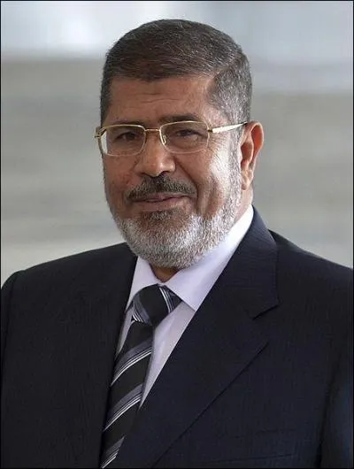 A la tte de quel pays Mohamed Morsi a t dchu de ses fonctions par l'arme le 3 juillet 2013 ?