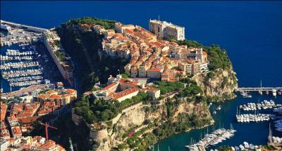 Monaco est l'tat le plus densment peupl du monde (18 005 hab/km2). Quelle couleur ne figure pas sur son drapeau ?