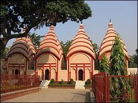 Le Bangladesh a une densit de population de 1 059 hab/km2. Avec quel tat n'a-t-il pas de frontires communes ?