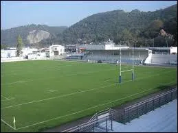 A quel sport appartient ce terrain ?