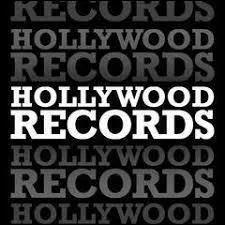 Quel(s) est(sont) le(s) label(s) avec le(s)quels(s) Ross travaille ?