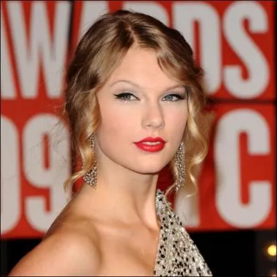 Qui est cette blonde ?