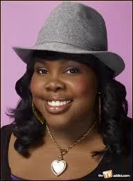 Mercedes a une voix plutt...