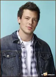 Dans la saison 2, Finn a-t-il t au bal avec Quinn ?