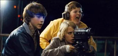 Super 8 : sorti en 2011. Qui a ralis ce film mettant en scne les enfants prsents sur la photo voulant raliser un film mais qui rencontreront un problme de type extra-terrestre ?