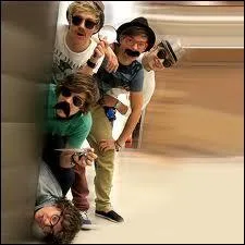 Qui sont les trois membres du groupe qui ont des parents divorcs ?