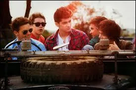 Qui chante en premier dans  One way or another  ?