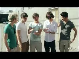 Qui chante en premier dans  Viva la vida  de Coldplay  X Factor ?