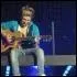 A quel ge Niall a-t-il commenc  jouer de la guitare ?