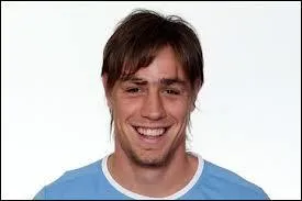 Jeune joueur Uruguayen trs prometteur, il volue actuellement  Liverpool et se prnomme :