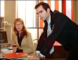 Je ne suis pas trs belle, je vis encore chez mes parents et je suis amoureuse de mon patron, qui suis-je ?