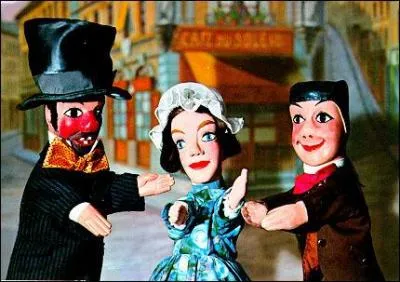 De gauche  droite, nous voyons :