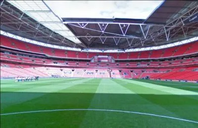 Ce clbre lieu est surnomm  The Home of Football  :