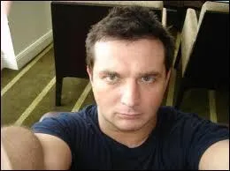 Qui est le manager et le garde du corps des  One Direction  ?