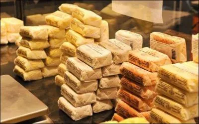 Elles les ------ par ------- de vingt-cinq que la section ------- ornera de papier satin.