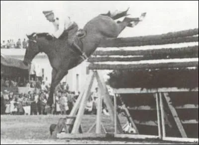 En 1949,  quelle hauteur un cheval a-t-il franchi un obstacle, constituant le record du monde en CSO (Concours de Saut d'Obstacles) ?