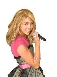 Quelle est sa couleur de cheveux ?