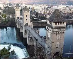 Je vais vous faire visiter la ville de Cahors ( Lot ). Elle est chef-lieu ...