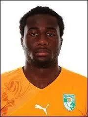 Comme le joueur le plus cap de son quipe, celui-ci volue aussi  Trabzonspor. Qui est-ce ?