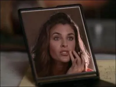 Comment s'appelait Phoebe quand elle devait se faire passer pour morte ?