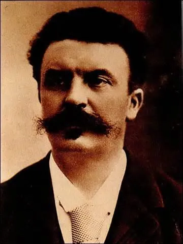 Je suis n le 5 aot 1850 au chteau de Miromesnil  Tourville-sur-Arques ( l'poque Seine-Infrieure)et dcde de la folie le 6 juillet 1893  Paris. On me doit des uvres comme  Boule de suif  ou  Les Contes de la Bcasse , qui suis-je ?