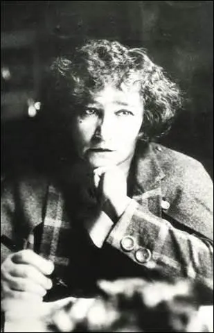 Je suis ne  Saint-Sauveur-en-Puisaye (Yonne) le 28 janvier 1873 et dcde le 3 aot 1954  Paris. Romancire je suis devenue en 1945 membre de l'Acadmie Goncourt, on me doit des uvres comme  Claudine  l'cole  ou  Gigi , qui suis-je ?