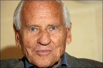 Je suis n  Paris le 16 juin 1925. crivain, chroniqueur, journaliste, philosophe et acteur, je suis membre de l'Acadmie franaise, lu grand officier de la Lgion trangre, j'ai reu aussi le grand prix de l'Acadmie franaise. On me doit des uvres comme  La Gloire de l'Empire  ou  Au revoir et merci , qui suis je ?