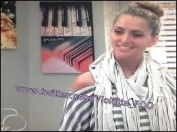 Dans la saison 2, une nouvelle professeur de danse arrive, comment s'appelle-t-elle ?