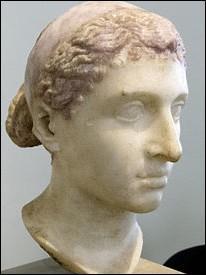Cléopâtre n'est pas la première de sa famille à s'appeler ainsi ! (ni la dernière, d'ailleurs). De nombreuses femmes ont porté son nom avant elle. Quel est nom  numéro  ?