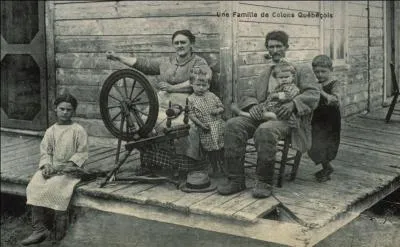 En quelle anne furent fonds les deux premiers Cercles de Fermires  Chicoutimi et  Roberval ?
