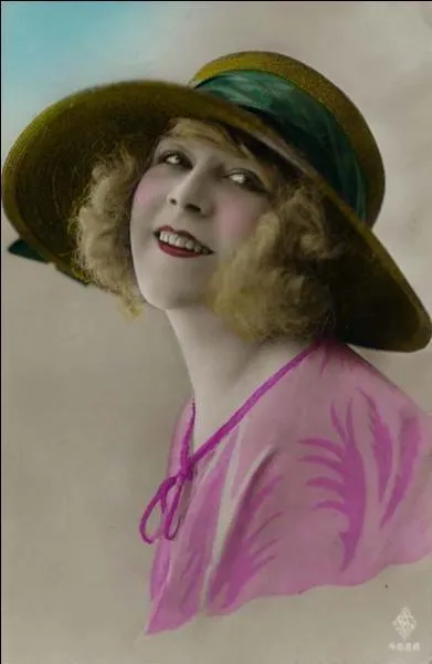 En 1919, les Cercles ont leur premire revue et elle se vend 0. 50 $. Quel est le nom de cette revue ?