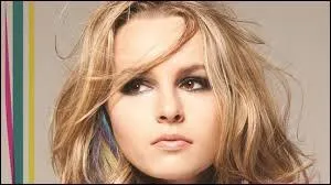 Quel est le tube de Bridgit Mendler qui est sorti en premier ?