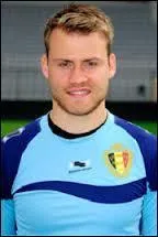 Ce gardien a sign  Liverpool pendant le Mercato d't 2013 ; il voluait avant  Sunderland, c'est bien sr :