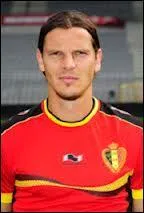 Son palmars 2013 ? Une Bundesliga, une Coupe d'Allemagne et une Ligue des champions ! Rien que a ! Il a tout gagn avec son club le Bayern Munich. Du haut de ses 35 ans, il est toujours prsent, sous le nom de :