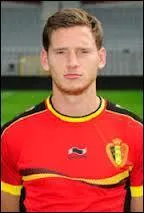 Joueur des Spurs (Tottenham Hotspur) il intgre lui aussi l'quipe type de Premier League en 2013 grce  une magnifique saison. Qui est-ce ?