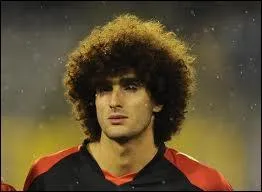 Qui est ce joueur d'Everton aussi bien connu pour ses qualits ballon au pied que pour sa coupe de cheveux particulire ?