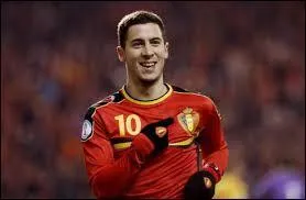 Grand espoir du football belge, mais galement mondial, il figure ds sa premire anne chez les Blues de Chelsea dans l'quipe type de Premier League . On reconnait ici la description de :