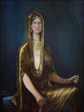 Qu'arrive-t-il  la fille ane de Ptolme Aulte quand celui-ci reprend son trne ?