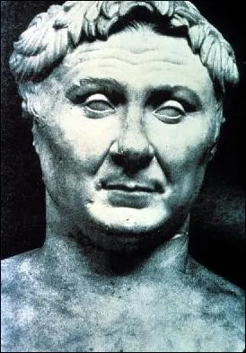 C'est un lieutenant de Pompe, qui est aussi gouverneur de la Syrie, qui redonne son trne  Ptolme Aulte. Quel est son nom ?