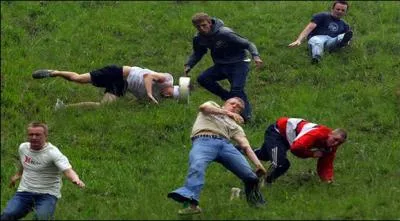 Et puisque nous en sommes  la gastronomie, je vous emmne faire du  Cheese rolling ,  Cooper's Hill ...