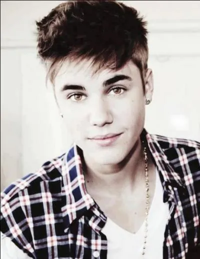 Quelle est cette chanson :  Chillin by the fire while we eatin fondue I dunno know about me but I know about you / So say hello to falsetto in three two / Swag I'd like to be everything you want / Hey girl, let me talk to you.   ?