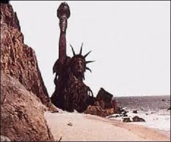 Quel film se termine sur une plage au pied de la statue de la libert  moiti ensable ?