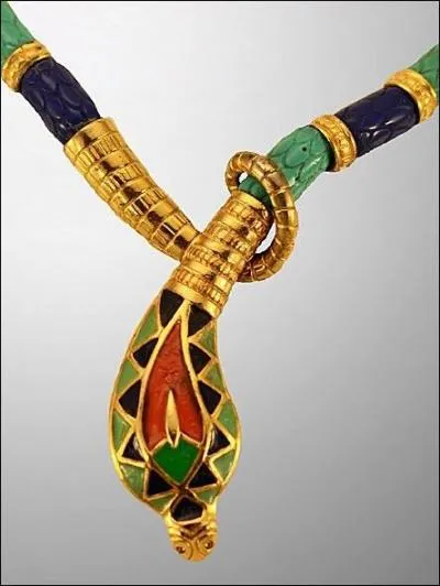 Un animal tient une place  part entire dans l'histoire de Cloptre : il est prsent sur son diadme de pharaon, ses parures, et selon la lgende, il jouera un grand rle dans les derniers instants de la reine. De quel animal s'agit-il ?